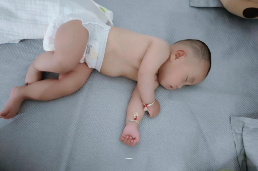 瓦房店几个月宝宝会抬头